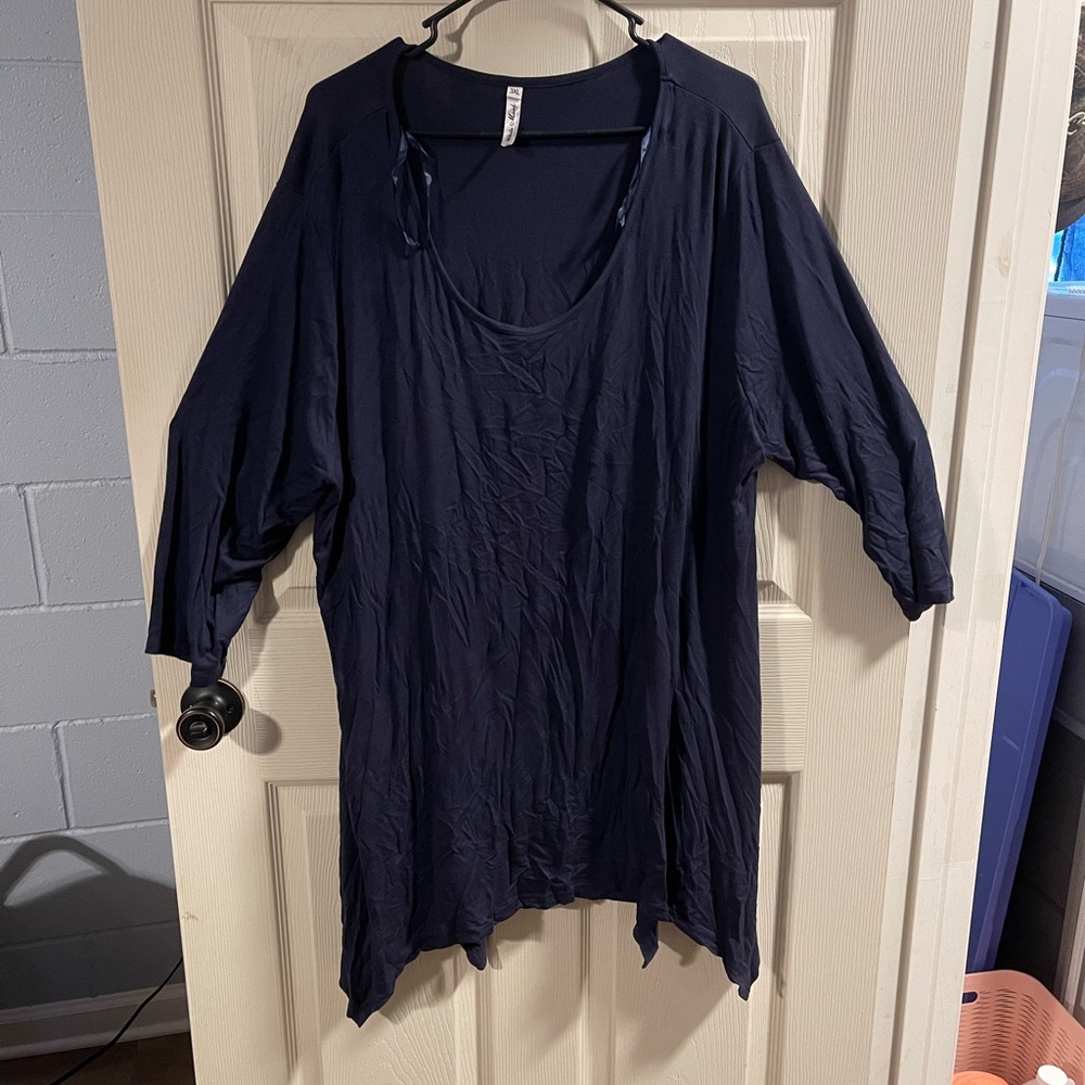 White Mark Navy Tunic Top
